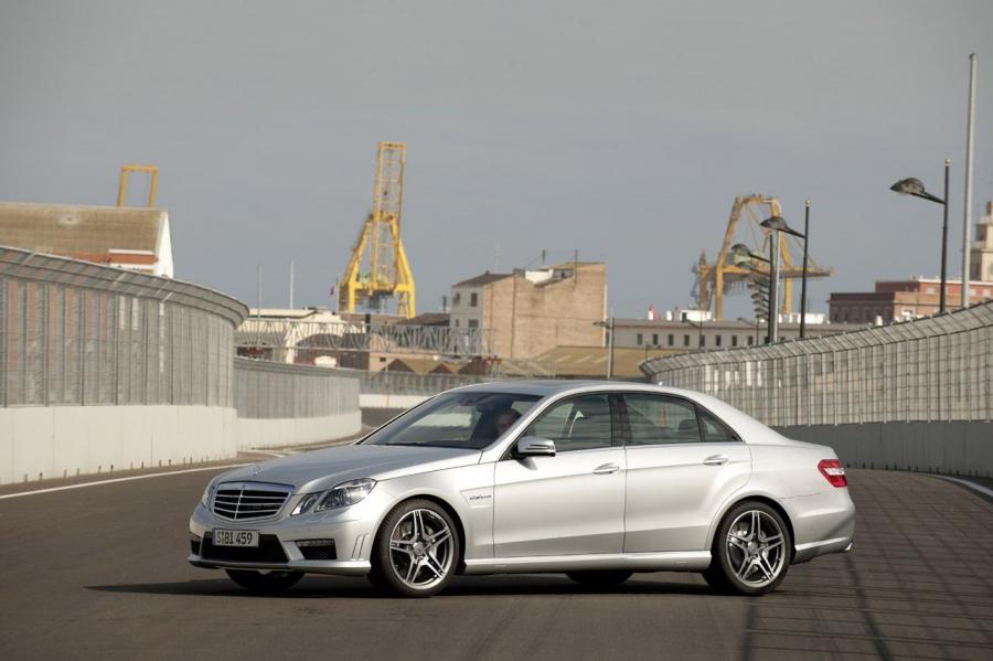  Mercedes-Benz E63 AMG 2010 года  (фото 26 из 57)